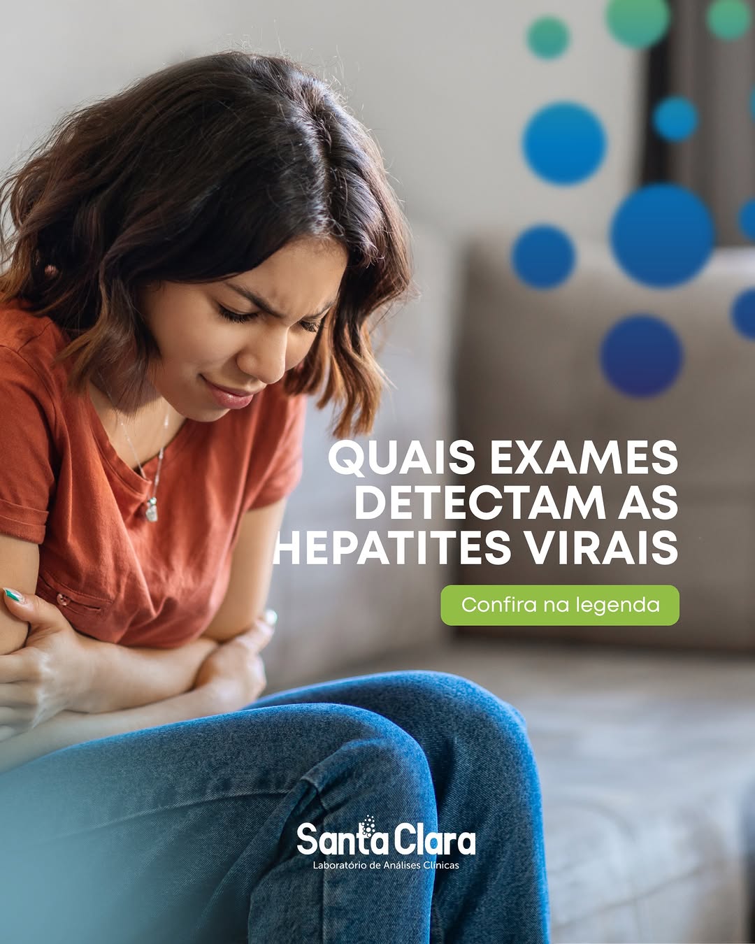 As hepatites virais são infecções que atingem o fígado e, muitas vezes, podem evoluir sem apresentar sintomas nas fases iniciais. Por isso, a realização de exames laboratoriais é fundamental para o diagnóstico precoce.

Entre os principais exames utilizados para detectar hepatites virais estão:

• HBsAg – identifica infecção pelo vírus da hepatite B
• Anti-HBs – indica imunidade contra hepatite B
• Anti-HBc – avalia contato prévio com o vírus da hepatite B
• Anti-HCV – exame para triagem da hepatite C
• Exames complementares de função hepática, como TGO e TGP, que ajudam a avaliar possíveis alterações no fígado

O diagnóstico precoce permite acompanhamento médico adequado e reduz os riscos de complicações.

Se houver indicação médica ou necessidade de investigação, procure um profissional de saúde e realize seus exames no Laboratório Santa Clara.
Cuidar da saúde também é prevenir.